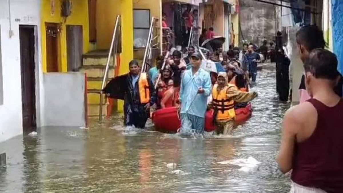 मध्य प्रदेश में बारिश का कहर; मुरैना में तालाब टूटा, कई गांवों पर खतरा मंडराया